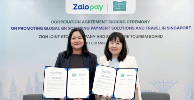 Bà Serene Ng (bên phải), Trưởng đại diện Tổng cục Du lịch Singapore tại Việt Nam tại một buổi công bố hợp tác giải pháp thanh toán xuyên biên giới giữa Việt Nam và Singapore. Ảnh: STB