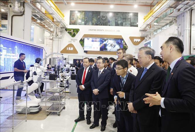 Nhà máy mẫu cho công nghệ sản xuất tiên tiến là một trong những cơ sở nghiên cứu - ứng dụng tiêu biểu của Singapore trong lĩnh vực công nghiệp thông minh, đổi mới sáng tạo và chuyển đổi số trong sản xuất. Ảnh: Thống Nhất/TTXVN