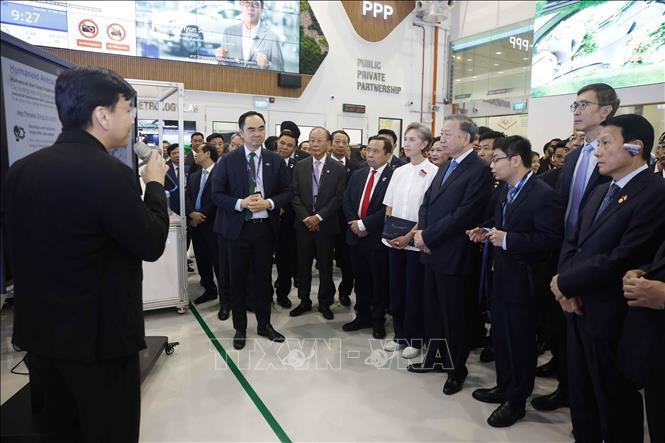 Nhà máy mẫu cho công nghệ sản xuất tiên tiến (Singapore) đóng vai trò là mô hình nhà máy học tập và thử nghiệm. Ảnh: Thống Nhất/TTXVN