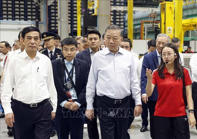 Tổng Bí thư, Chủ tịch nước Tô Lâm thăm Trung tâm thử nghiệm đường sắt Singapore. Ảnh: Thống Nhất/TTXVN