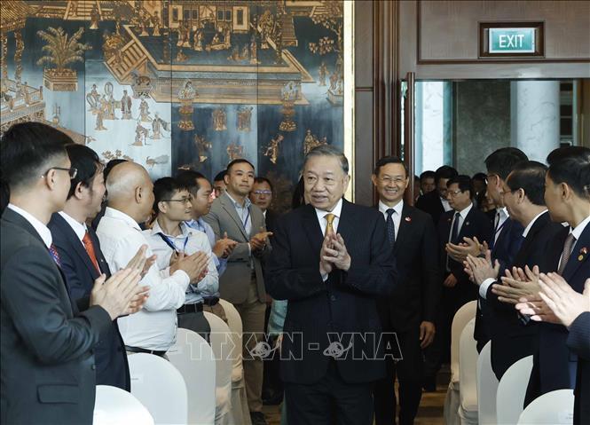Tổng Bí thư, Chủ tịch nước Tô Lâm và Phu nhân gặp gỡ cán bộ, nhân viên Đại sứ quán và cộng đồng trí thức, chuyên gia người Việt Nam tại Singapore. Ảnh: Thống Nhất/TTXVN