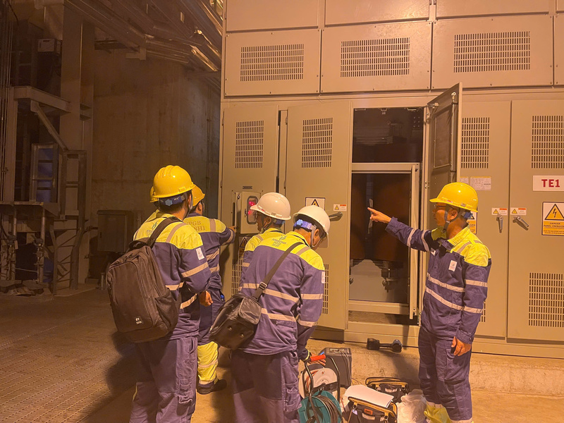 Anh Phạm Lê Anh và đồng nghiệp. Ảnh: Nhân vật cung cấp