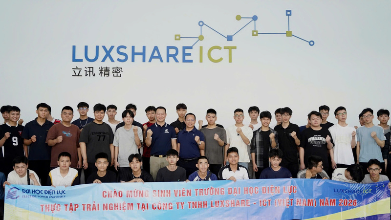 Sinh viên Trường Đại học Điện lực tại doanh nghiệp. Ảnh: Diệu Linh