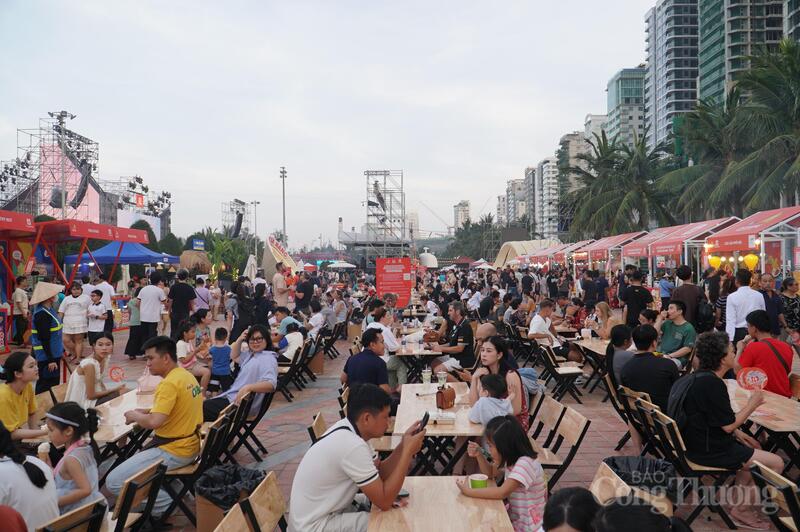 Các khu, điểm vui chơi, dịch vụ ăn uống tại TP. Đà Nẵng sôi động