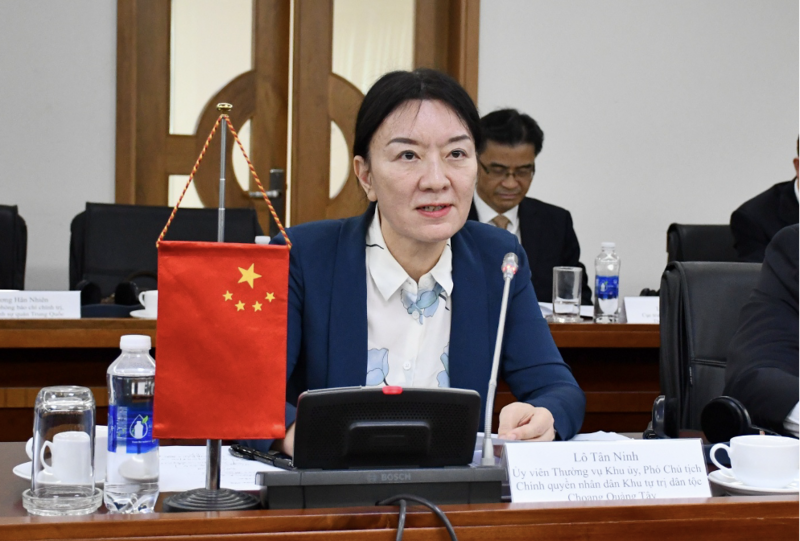 Bà Lô Tân Ninh - Phó Chủ tịch Chính quyền nhân dân Khu tự trị dân tộc Choang Quảng Tây.