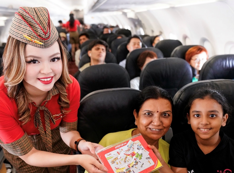 Kỳ nghỉ hè luôn là khoảng thời gian được các em nhỏ mong đợi. Những bất ngờ dễ thương trên chuyến bay càng làm cho niềm vui của hành trình thêm trọn vẹn.
