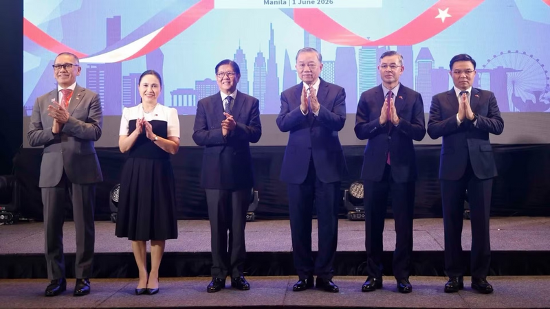 Tổng Bí thư, Chủ tịch nước Tô Lâm và Tổng thống Philippines Ferdinand Romualdez Marcos Jr. cùng các đại biểu dự Diễn đàn Doanh nghiệp Việt Nam-Philippines. (Ảnh: TTXVN)