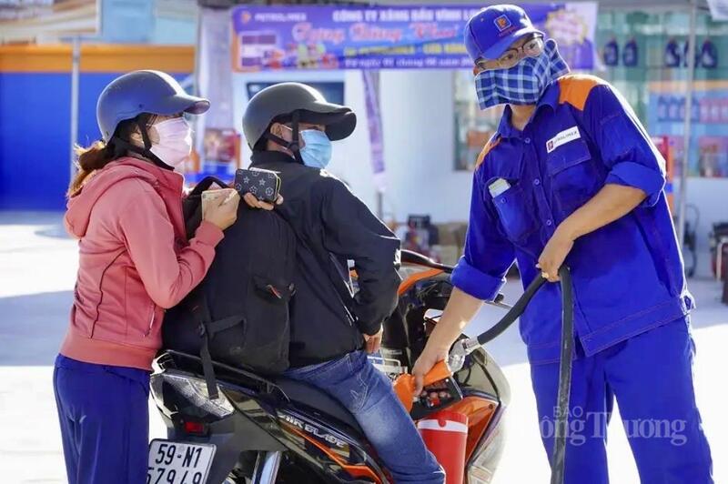 Tại vĩnh Long đồng loạt  triển khai xăng E10 theo chỉ đạo của Chính phủ và Bộ Công Thương - Ảnh: Khánh Ngọc.