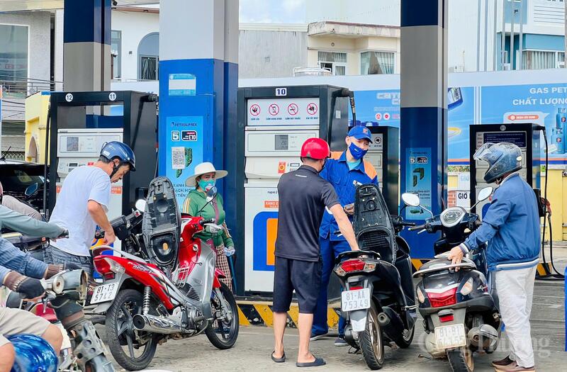 Ghi nhận của phóng viên Báo Công Thương tại một số cửa hàng xăng dầu trên địa bàn các phường Pleiku, Hội Phú,... cho thấy hoạt động kinh doanh diễn ra bình thường. Ảnh: Hiền Mai