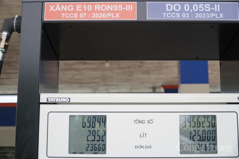 Giá xăng E10 RON95 - III tại TP. Đà Nẵng sáng 1/6 ghi nhận là 23.660 đồng/lít, E10 RON95 - V là 24.560 đồng/lít