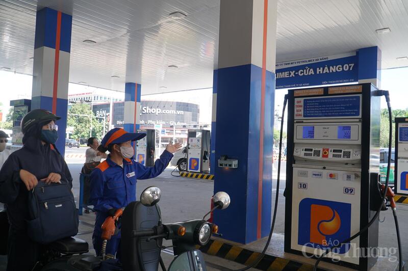Người dân TP. Đà Nẵng chuyển đổi sang sử dụng xăng sinh học E10 RON95