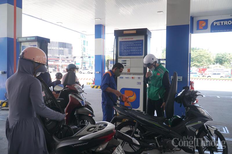 Tất cả các cửa hàng kinh doanh xăng dầu trên địa bàn TP. Đà Nẵng đã dừng bán xăng khoáng RON95, và thay thế bằng xăng E10 RON95