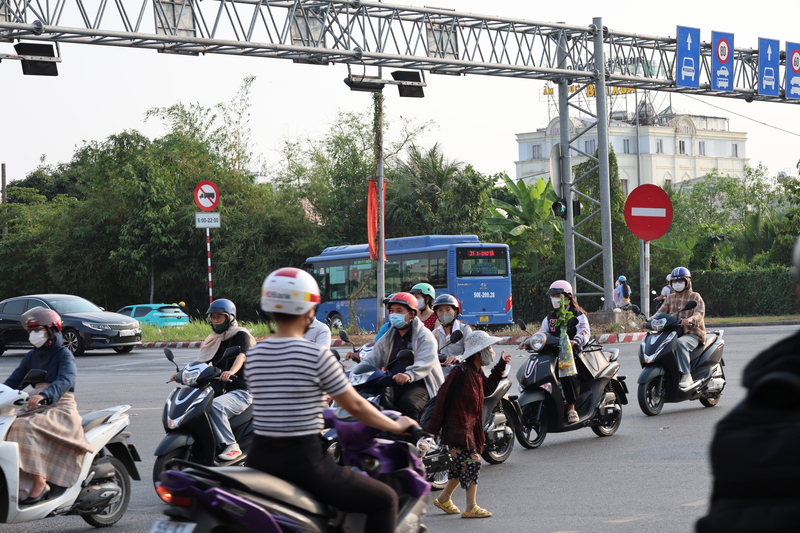 Về chiều tối và đêm, thành phố có khả năng xuất hiện mưa rào và dông vài nơi. Ảnh: Minh Anh.