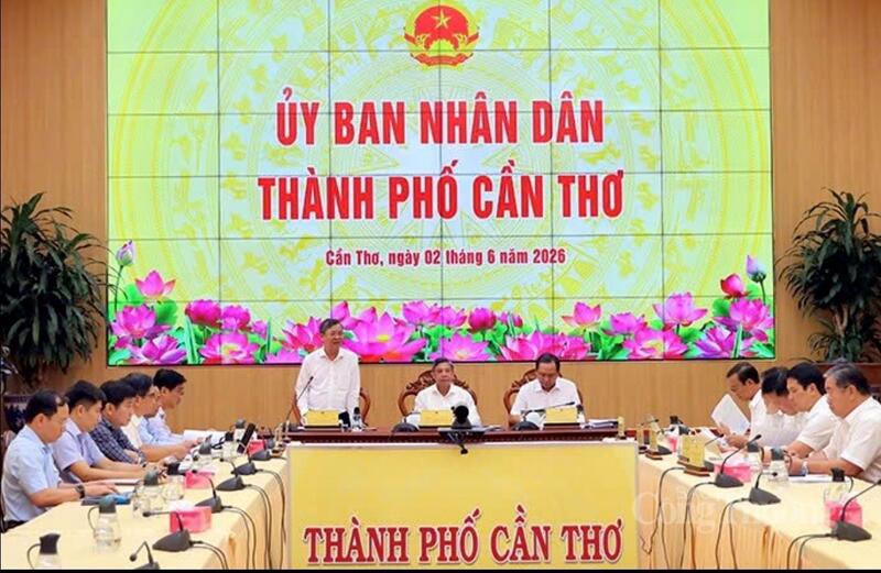 Ông Trương Cảnh Tuyên - Chủ tịch UBND TP. Cần Thơ phát biểu tại buổi làm việc. Ảnh: Khánh Ngọc