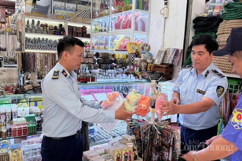 Thời gian tới, lực lượng Quản lý thị trường Đà Nẵng sẽ tiếp tục kiểm tra và xử lý nghiêm các hành vi vi phạm liên quan đến hàng giả, hàng xâm phạm quyền sở hữu trí tuệ
