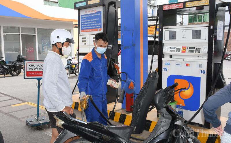 Petrolimex Sài Gòn đã chuẩn bị đầy đủ các điều kiện bảo đảm cung ứng năng lực phân phối xăng sinh học E10 cho thị trường TP. Hồ Chí Minh. Ảnh: Thanh Minh