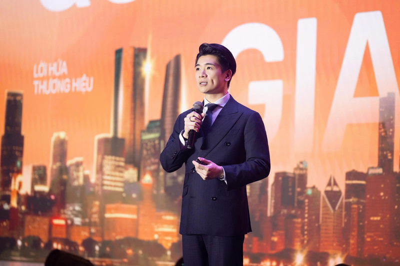 Phó Chủ tịch HĐQT SHB Đỗ Quang Vinh phát biểu về định hướng đổi mới toàn diện, hiện thực hóa mô hình ngân hàng hệ sinh thái và phát triển công nghệ tại Đại hội cổ đông SHB 2026.