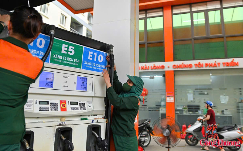 Xăng sinh học E10 được triển khai trên phạm vi cả nước từ 1/6. Ảnh: Nam Nguyễn