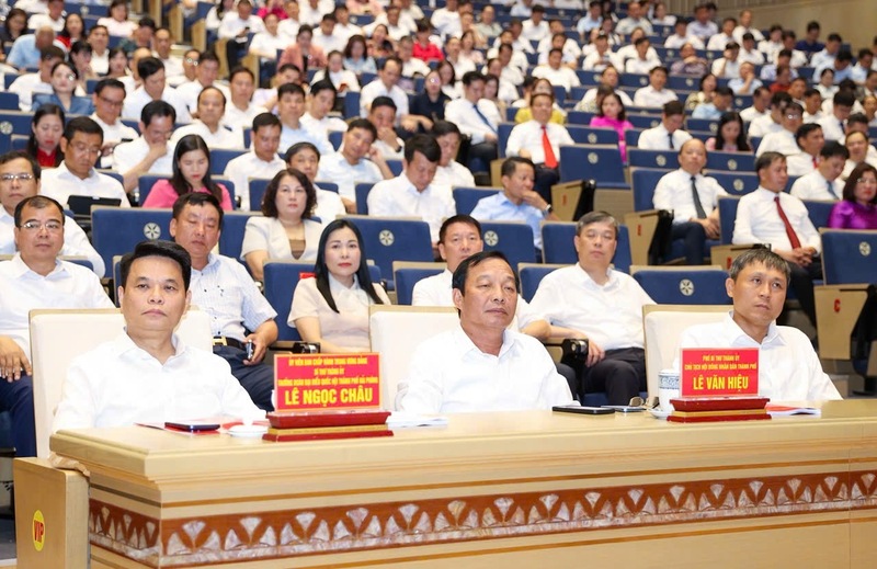 Lãnh đạo TP. Hải Phòng và các đại biểu tham dự hội nghị. Ảnh: HP