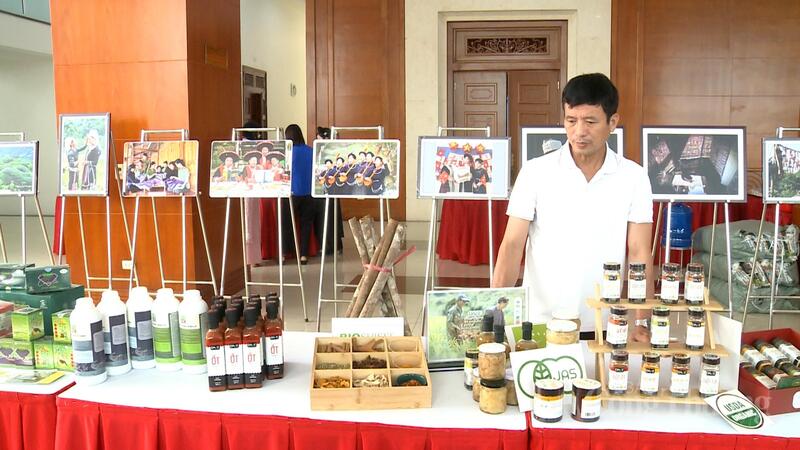 カオバン省の特産品やOCOP（一村一品）製品が、貿易振興会議で展示・紹介された。写真：ドン・クオン