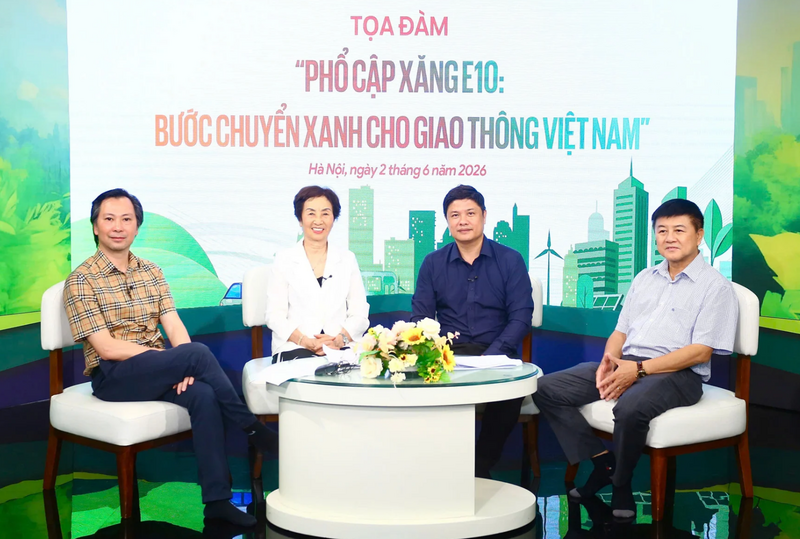 Các diễn giả tham gia tọa đàm tại trường quay Báo Nông thôn Ngày nay. Ảnh: Dân Việt