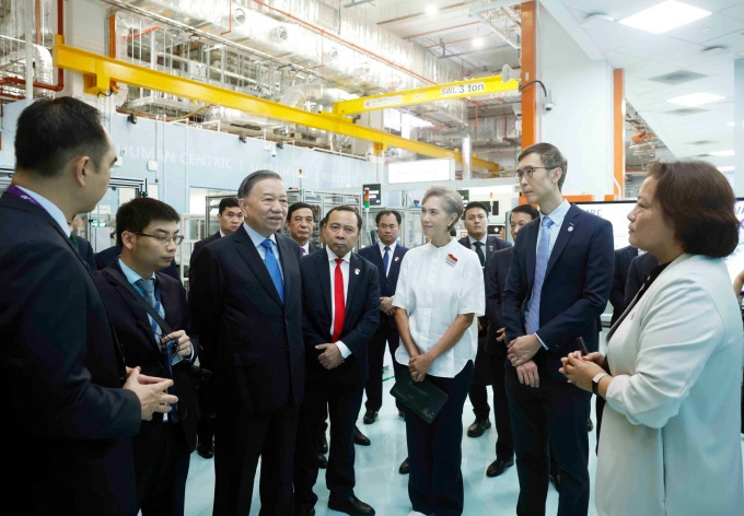 Tổng Bí thư, Chủ tịch nước Tô Lâm thăm nhà máy mẫu cho công nghệ sản xuất tiên tiến ở Singapore ngày 30/5. Ảnh: TTXVN