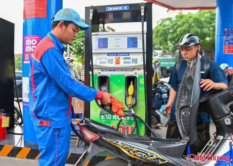 Việt Nam triển khai đưa xăng E10 vào sử dụng trên toàn quốc vào ngày 1/6. Ảnh: Giang Nam