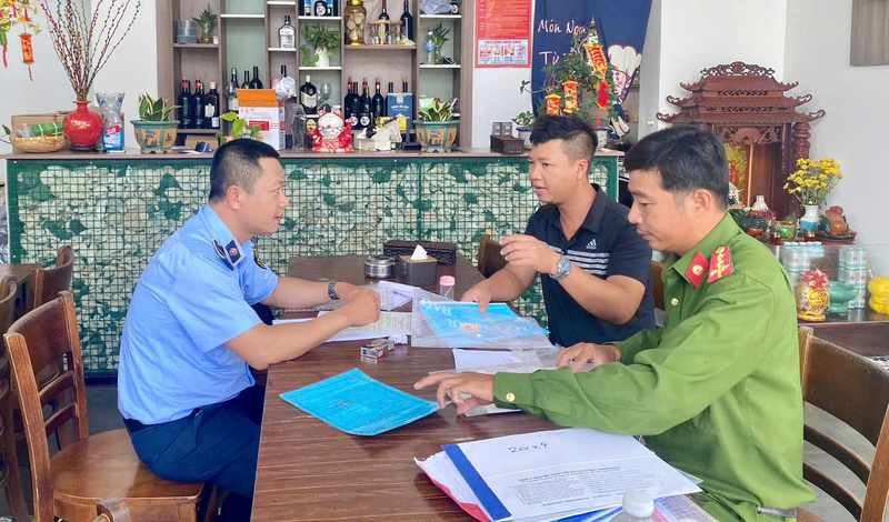 Các Đội QLTT Quảng Ngãi đã phối hợp với chính quyền địa phương, lực lượng Công an, Biên phòng, Hải quan tăng cường quản lý địa bàn. Ảnh: Tuệ Lâm