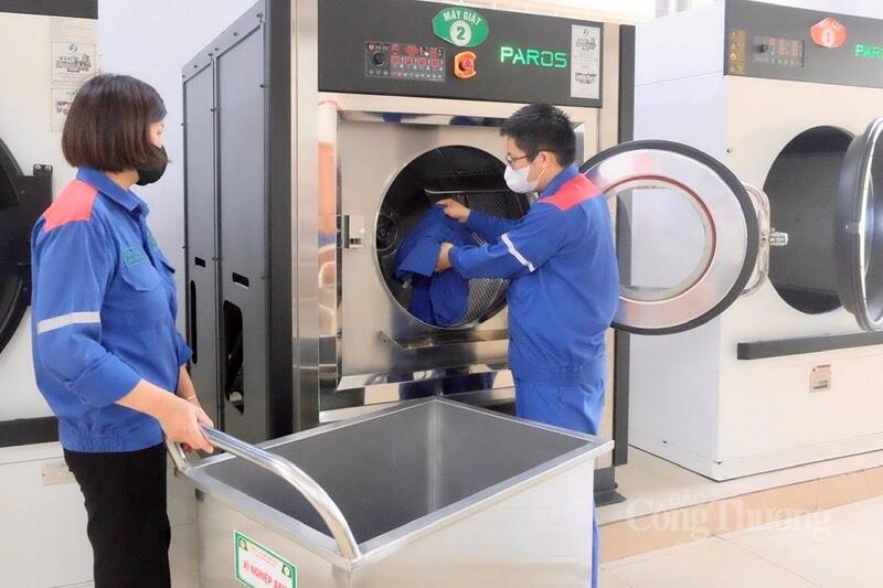 Supe Lâm Thao dành hơn 4 tỷ đồng để xây dựng hệ thống giặt, sấy quần áo tập trung, góp phần nâng cao điều kiện vệ sinh và chăm sóc sức khỏe cho công nhân.