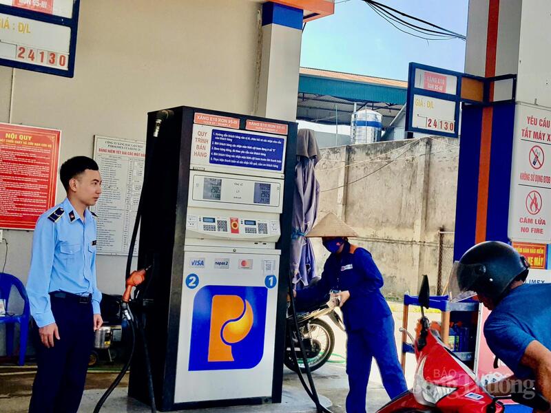 Người dân Lai Châu từng bước tiếp cận và sử dụng xăng E10 trong đời sống hằng ngày.