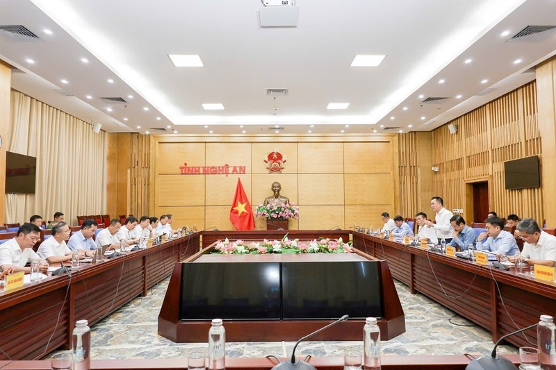 Bộ Nông nghiệp và Môi trường làm việc với UBND tỉnh Nghệ An về kế hoạch triển khai chuỗi hoạt động hưởng ứng Ngày môi trường thế giới. Ảnh: Trần Lịch