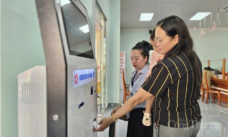 Thời gian giải quyết của 1.713 thủ tục hành chính trên toàn tỉnh đã được cắt giảm, đạt tỷ lệ hơn 55%, vượt mục tiêu Chính phủ giao. Ảnh: Hiền Mai