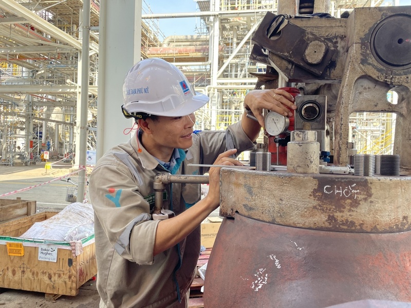 Hơn 12 năm gắn bó với Đạm Phú Mỹ, anh Ngô Văn Định luôn lấy trách nhiệm và tinh thần đổi mới sáng tạo làm thước đo trong công việc.