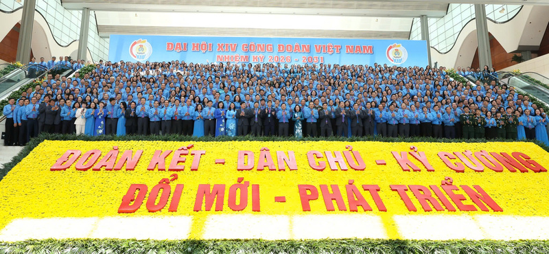 Các đại biểu dự Đại hội XIV Công đoàn Việt Nam chụp ảnh lưu niệm ngày 3/6. Ảnh: Nguyễn Hải