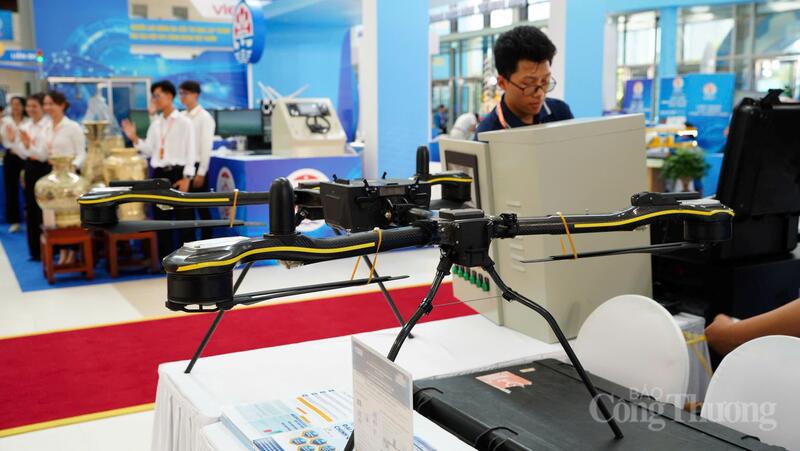 Không gian trưng bày được thiết kế theo hướng hiện đại, trực quan và giàu tính trải nghiệm. Ảnh: Thái Mạnh