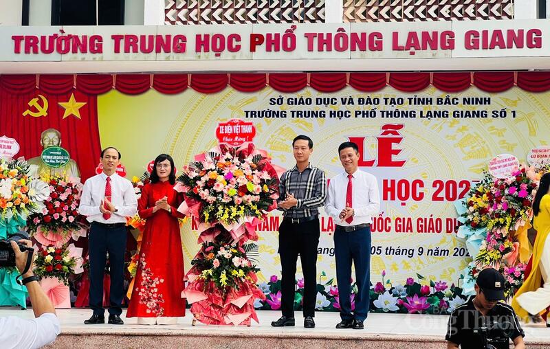 Đại diện Việt Thanh tham gia chương trình tại Trường THPT Lạng Giang số 1, một trong nhiều hoạt động doanh nghiệp đồng hành cùng học sinh trong những năm qua.