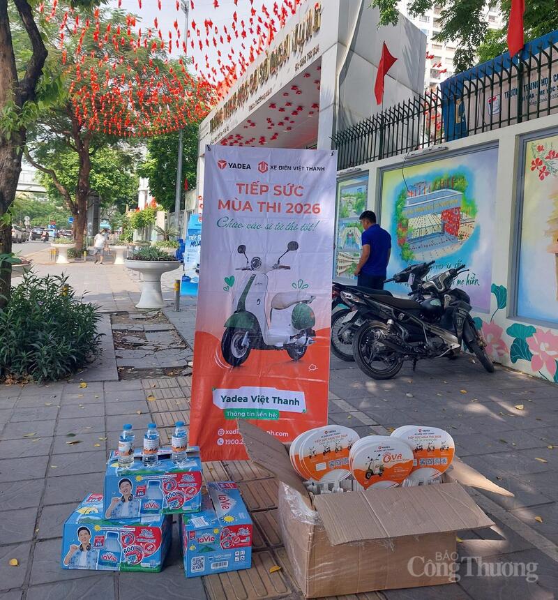Xe điện Việt Thanh chuẩn bị hàng nghìn phần quà dành cho thí sinh năm nay.