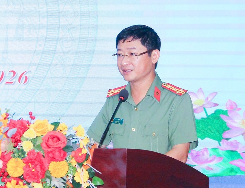 Phó Giám đốc Công an tỉnh Nghệ An Trần Ngọc Tuấn thông tin các hoạt động kỷ niệm 80 năm ngày truyền thống Lực lượng An ninh nhân dân Việt Nam. Ảnh: Mai Liễu