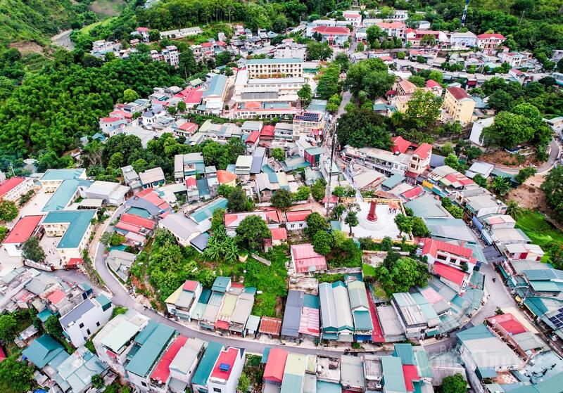 Xã Mường Lát có diện tích tự nhiên gần 130 km vuông, dân số hơn 7.100 người với 6 dân tộc cùng sinh sống. Ảnh: Ngô Nhung