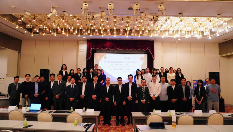 Các đại biểu chụp ảnh chung.