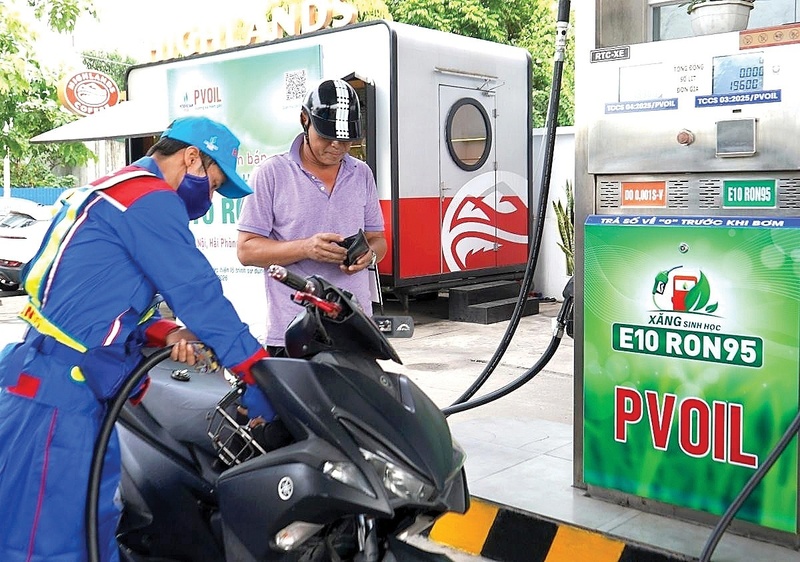 PVOIL đã sẵn sàng triển khai bán xăng sinh học E10 đồng bộ trên toàn hệ thống gần 1.000 cửa hàng xăng dầu sớm hơn lộ trình Chính phủ. Ảnh: Petrovietnam