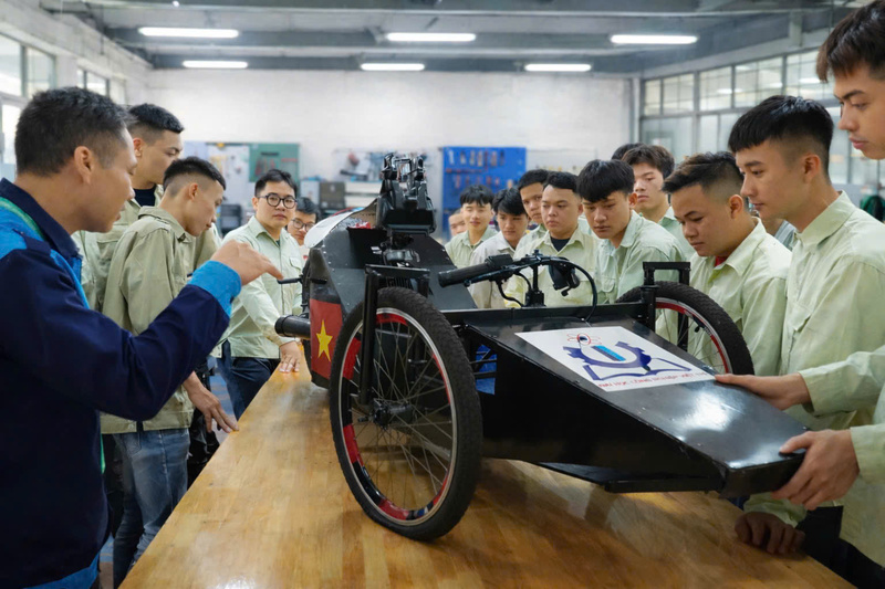 Sinh viên khoa Cơ khí - Ô tô thiết kế chế tạo xe tiết kiệm nhiên liệu Auto Run.