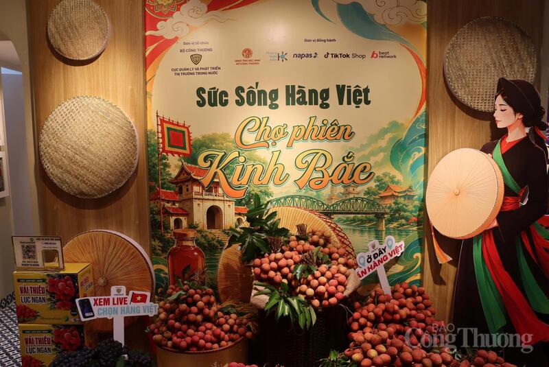Sức sống hàng Việt: Đặc sản Kinh Bắc hút khách giữa lòng Hà Nội - 1