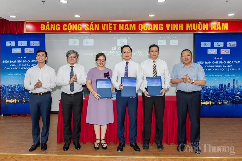 Đại diện các đơn vị đã thực hiện nghi thức ký kết Biên bản ghi nhớ hợp tác với các vai trò trọng tâm