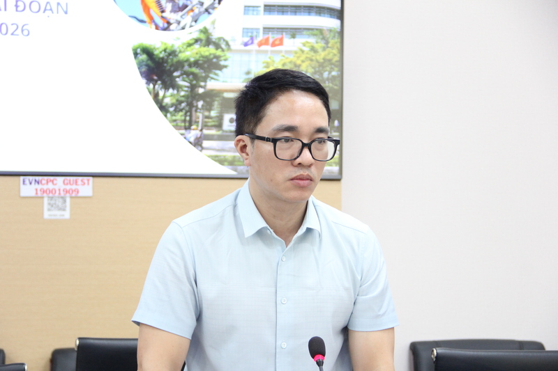 Ông Cao Quang Quỳnh, Thành viên HĐTV EVN phát biểu chỉ đạo tại buổi làm việc. Ảnh: Nguyễn Phượng