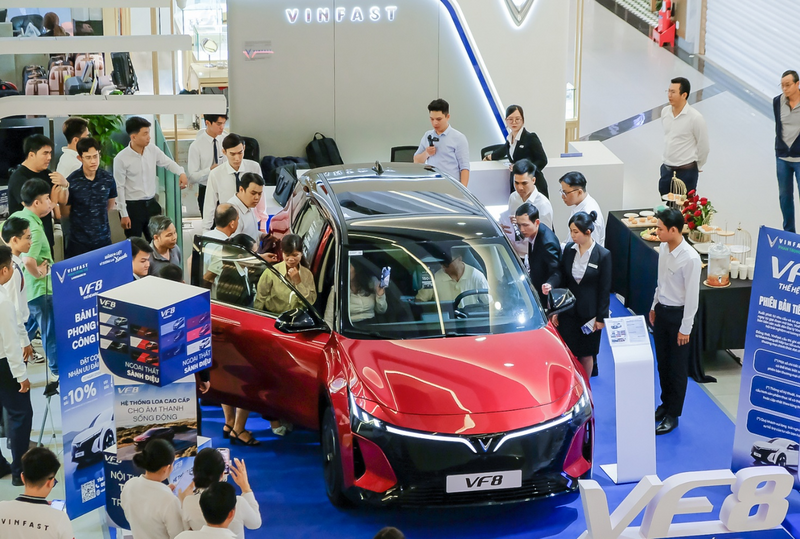 VF 8 thế hệ mới nhận 12.728 đơn đặt trước chỉ sau 8 ngày mở bán chính thức