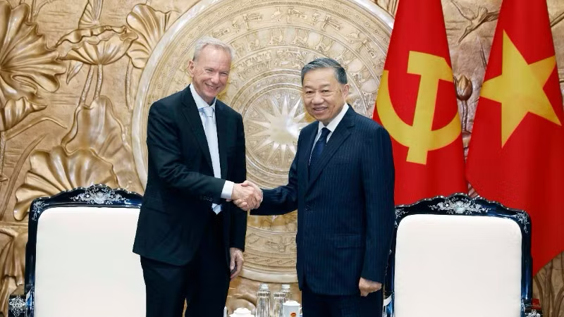 Tổng Bí thư, Chủ tịch nước Tô Lâm tiếp ông Eric Schmidt, nguyên Chủ tịch Tập đoàn Google, dẫn đầu Đoàn chuyên gia trí tuệ nhân tạo thăm và làm việc tại Việt Nam. Ảnh: TTXVN