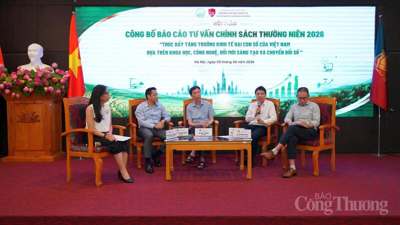 Diễn giả tham gia thảo luận tại hội thảo. Ảnh: NH