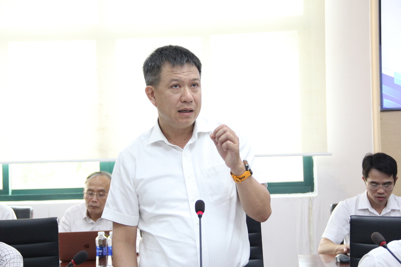 Ông Nguyễn Hữu Khánh, Phó Tổng giám đốc EVNCPC phát biểu tại buổi làm việc. Ảnh: Nguyễn Phượng