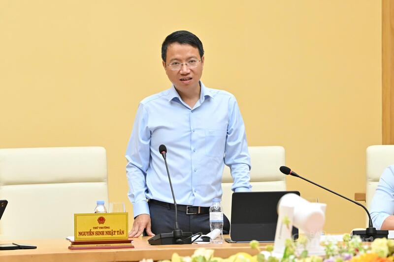 Ông Lê Triệu Dũng - Vụ trưởng Vụ Chính sách thương mại đa biên báo cáo tại buổi làm việc. Ảnh: Cấn Dũng